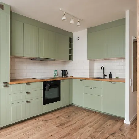 Wilenska Deluxe By Bookinghost *